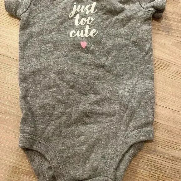 BUNDLE**5 adorable onesies  - Picture 6 of 9